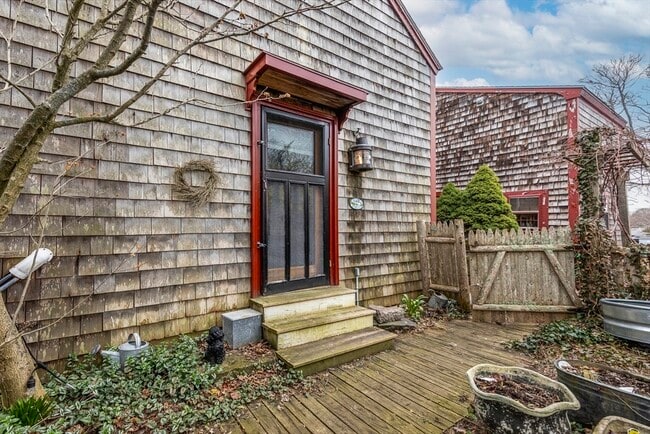 Building Photo - 14 Nicholson Hill Rd