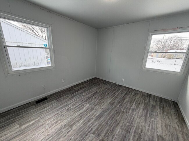 Building Photo - 1606 Glenview-