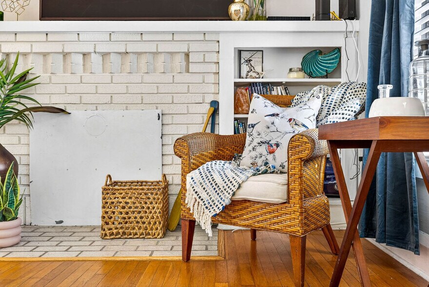 Building Photo - 3321 W San Juan St