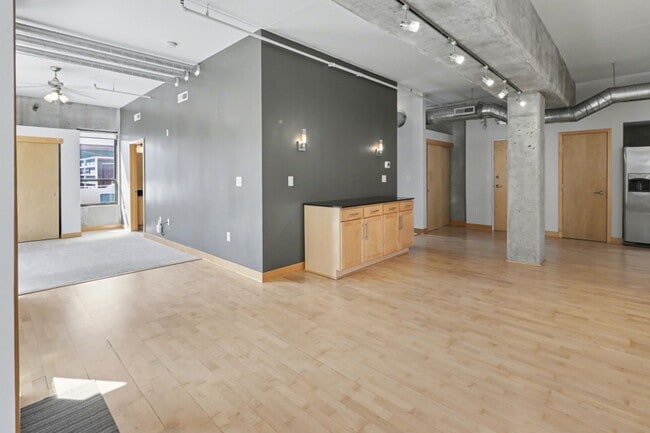 Building Photo - Condo - $1750 Rent - 2 bed