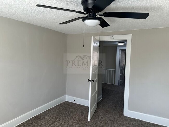 Building Photo - 304 E Monroe St Buckner MO 64016 - 4 bed/ ...