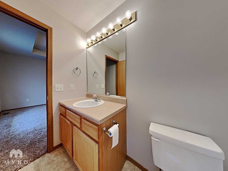 Building Photo - 429 N Century Ave