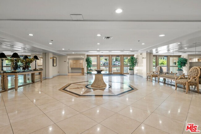 Building Photo - 441 N Oakhurst Dr