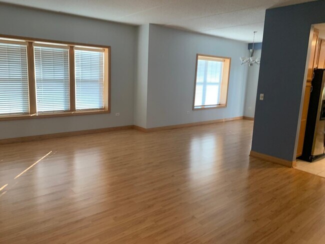 Building Photo - 101 Pointe Dr