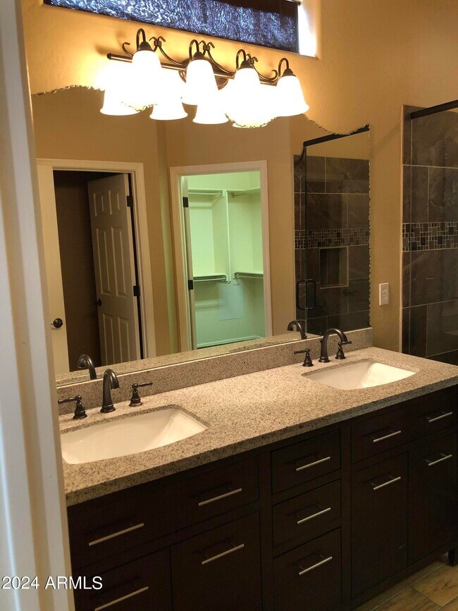 Building Photo - 12399 W Roberta Ln