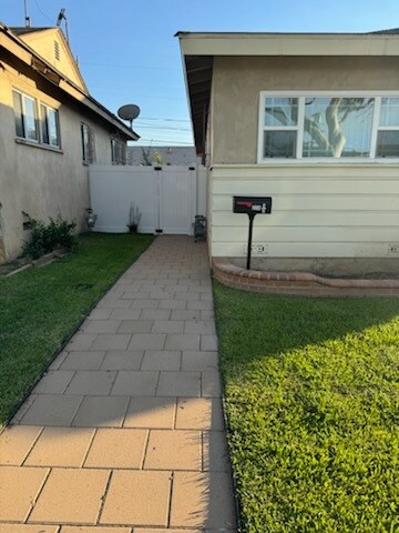 Entrance - 2314 Hudspeth St
