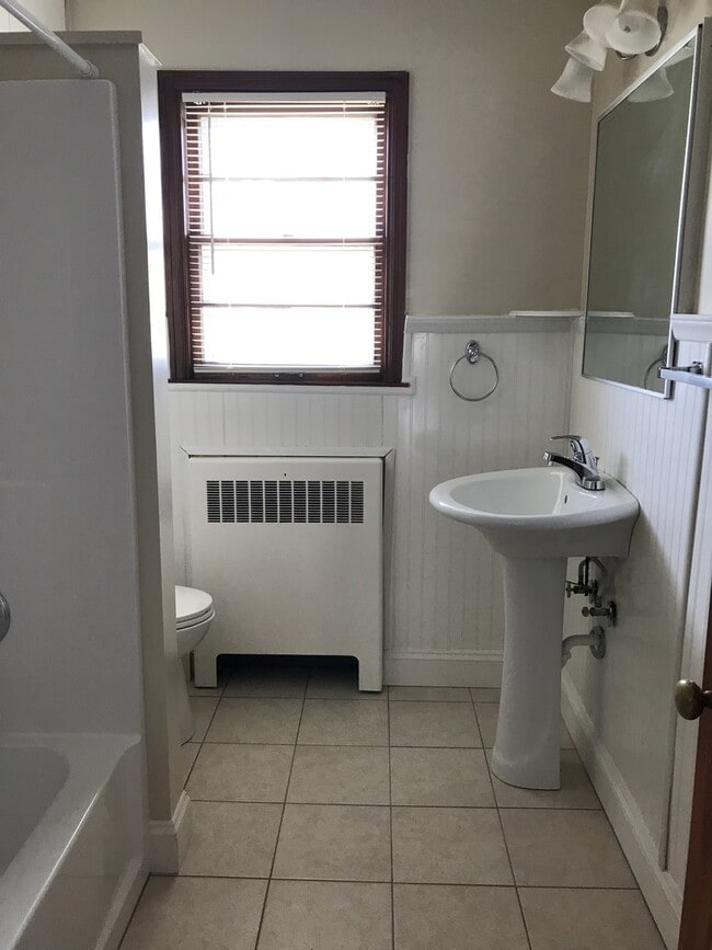 Building Photo - 3 bed 1.5 bath home in Coloma!