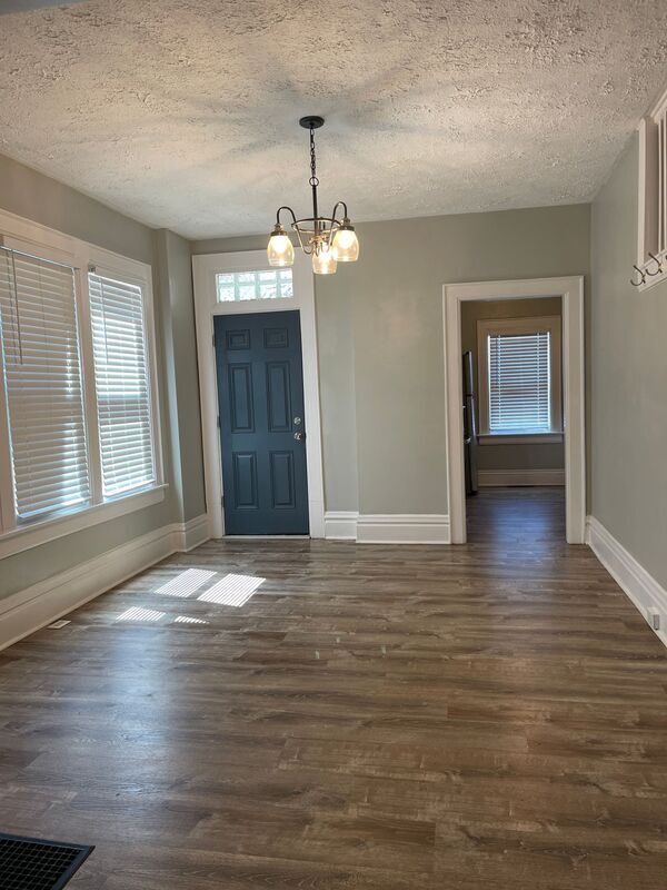 Building Photo - 931-933 E. Whittier Street