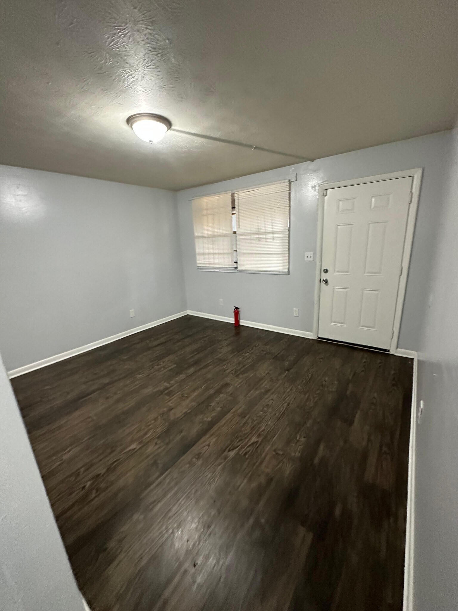 Building Photo - 1625 W 26th St