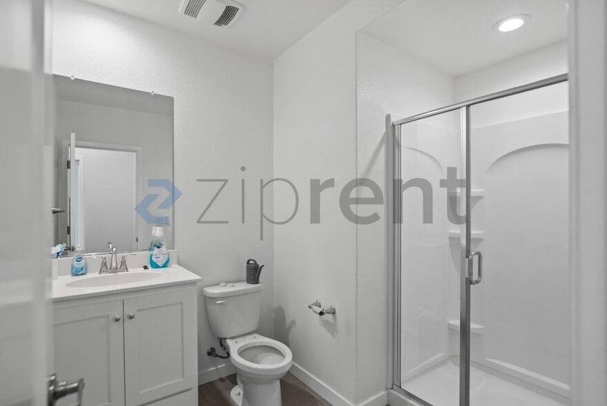 Building Photo - 1280 Hernandez Wy