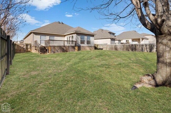 Building Photo - 4801 Lochmoor Cir