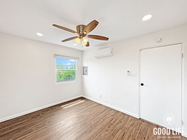 Building Photo - Charming 2BD/1BA South Park Unit with New Turf Yard & In unit laundry