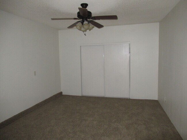 Building Photo - Nice 4 Bedroom + Den Home With Pool In AHW...