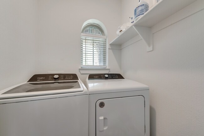 Building Photo - 2716 Runnels Ct