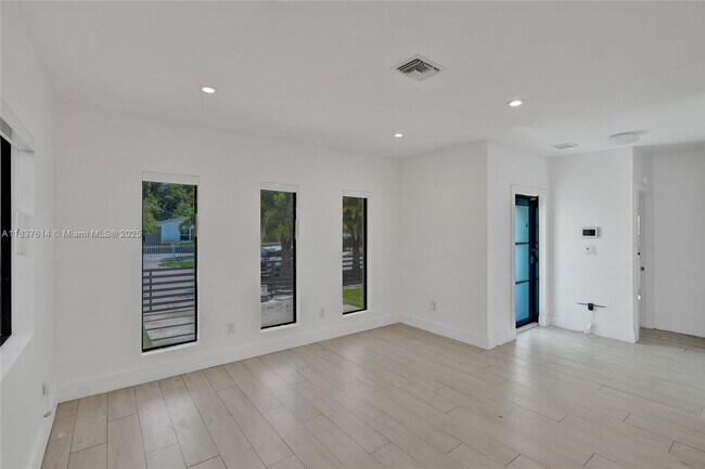 Building Photo - 120 NW 41st St