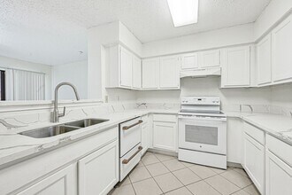 Building Photo - 2300 Old Spanish Trl