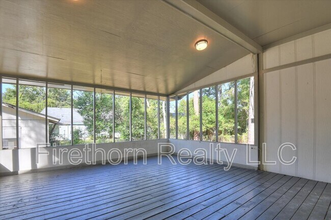 Building Photo - 2349 Henry Cir