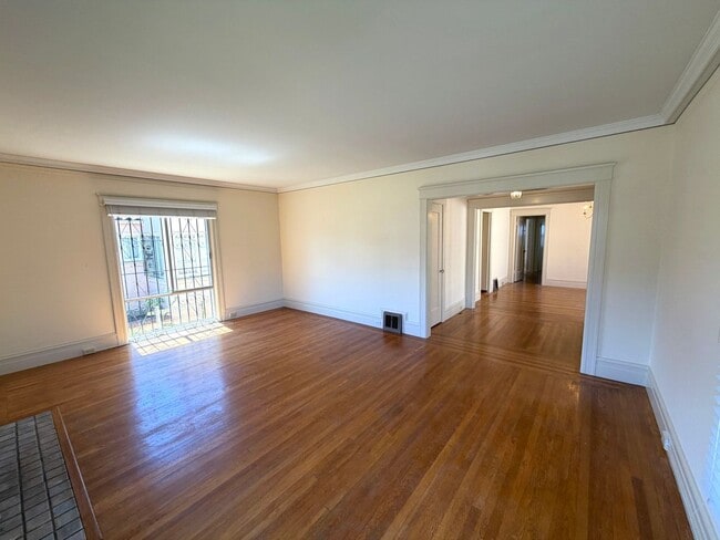 Building Photo - UPDATED BRIGHT HUGE 1650sf 2BR/1BA+BONUS Home Balboa Terrace LOTS of Natural Light AVAILABLE NOW