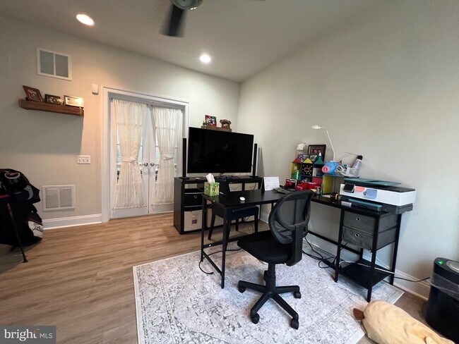 Building Photo - 14878 Potomac Branch Dr