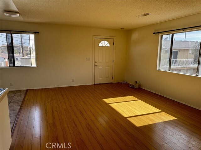 Building Photo - 920 N Alameda Ave