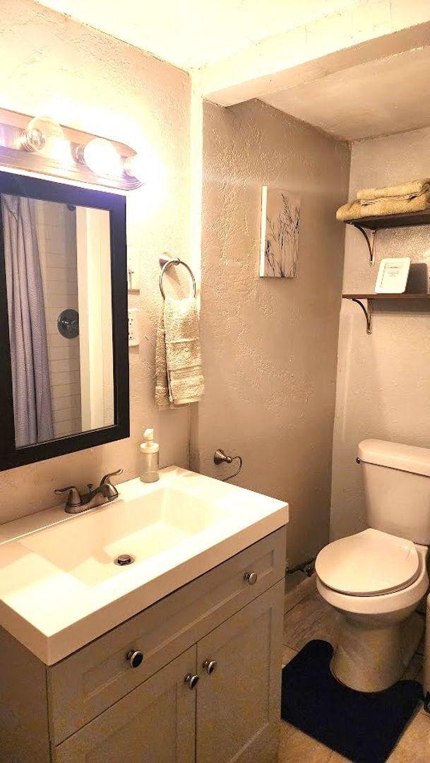 Building Photo - Furnished 1 Bed 1 Bath Apt in Linwood Place Add NW OKC