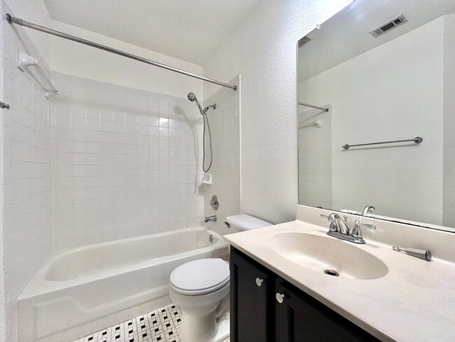 Building Photo - Charming 3/BR 2/BA Home with Covered Deck ...