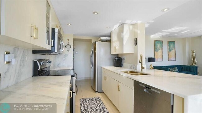 Building Photo - 3031 N Ocean Blvd