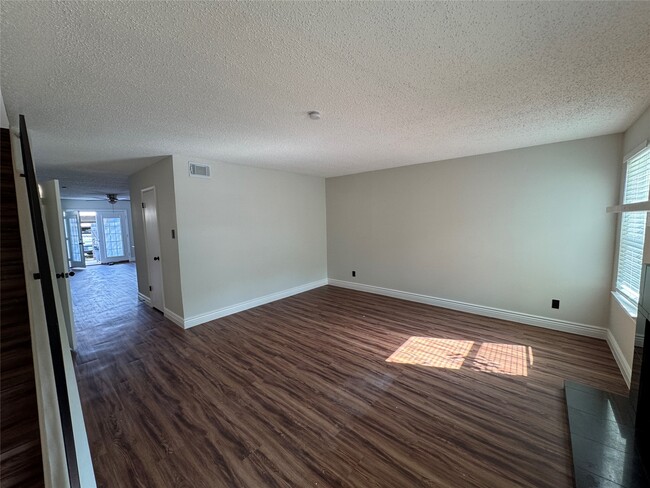 Building Photo - 6512 Kentwick Dr