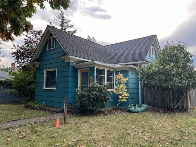 Building Photo - 2639 James St