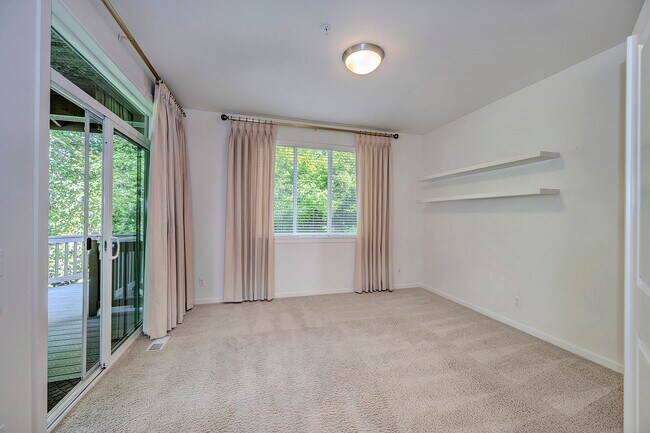Building Photo - Mukilteo Townhome