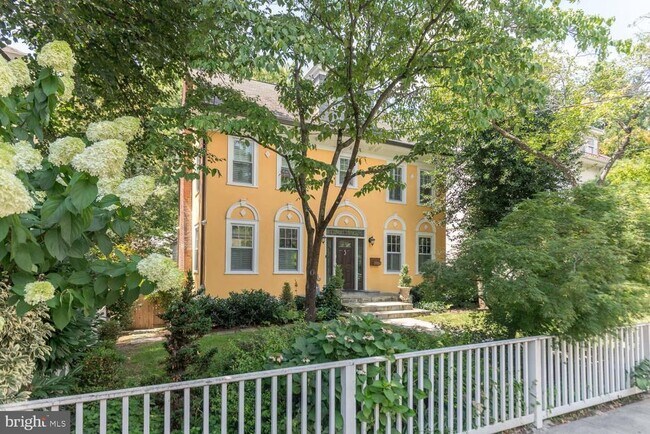 Building Photo - 3224 Cleveland Ave NW