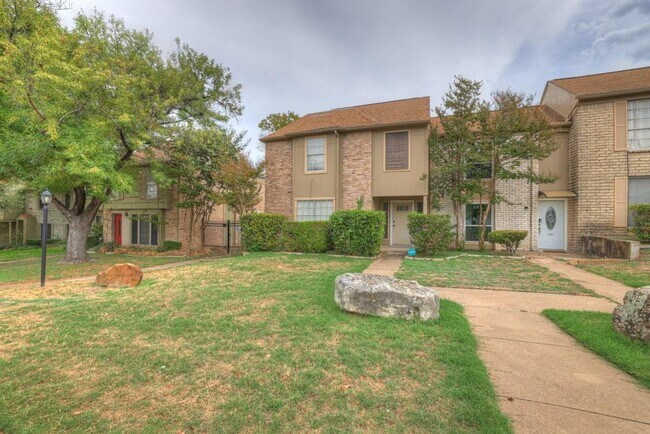 Building Photo - 9009 N Plaza