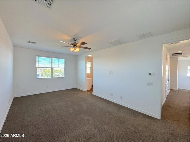 Building Photo - 9903 E Tillman Ave