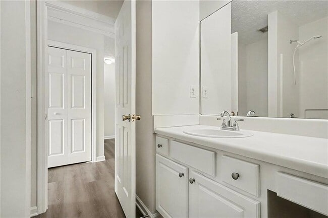 Building Photo - 2559 Walden Lake Dr