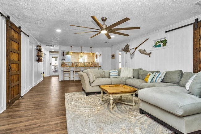 Building Photo - 631 Clear Lake Rd