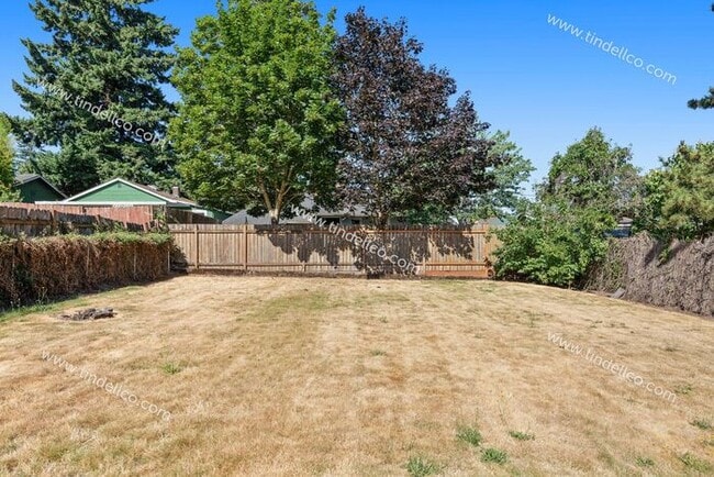 Building Photo - Charming 2-Bedroom Ranch with Garage & Fen...