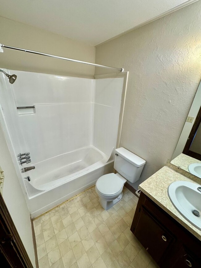 Building Photo - Duplex In South Corvallis Cul-De-Sac