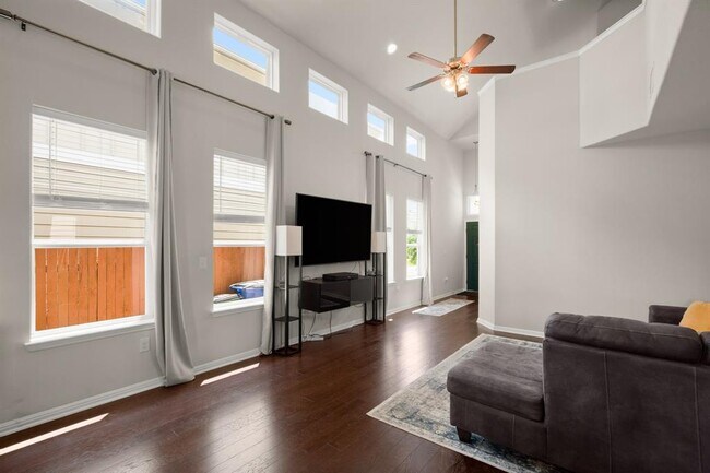Building Photo - 6406 Owl Creek Ln
