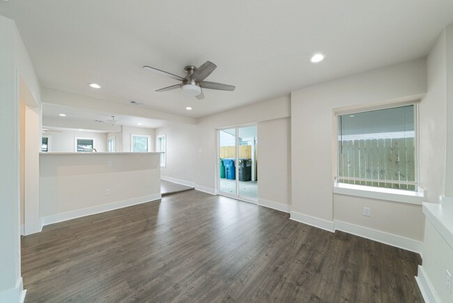 Building Photo - Beautiful newly remodeled 3 bd | 2 ba Available NOW! Located 10 min from Alamo Quarry!