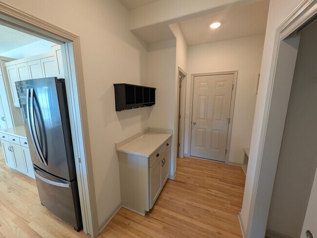 Building Photo - 5011 Clearwater Dr