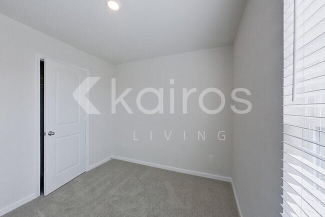 Building Photo - 2461 Banyan Cir