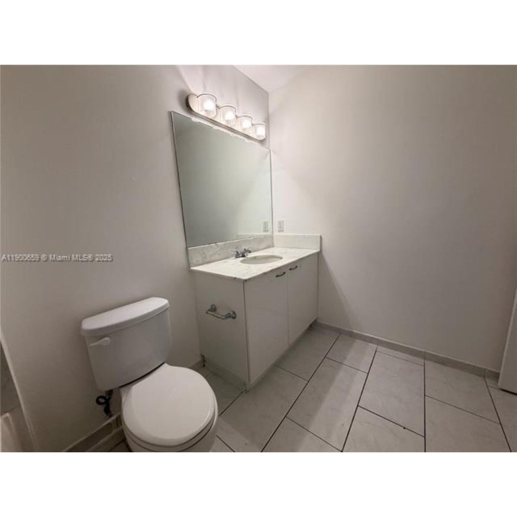 Building Photo - 133 NE 2nd Ave