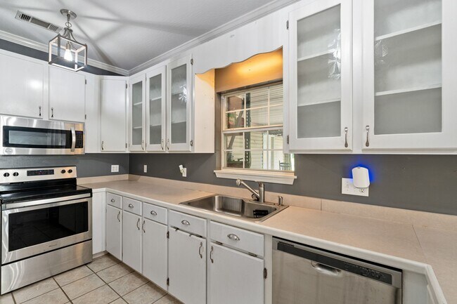 Building Photo - 330 Boggy Hollow Rd