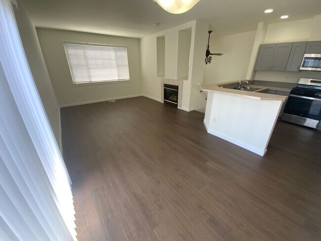 Building Photo - * Move-in Special * $500 OFF first month!