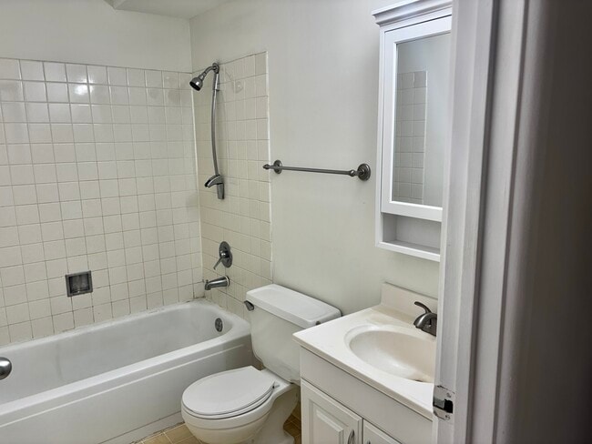 Building Photo - 2 Villa Verde Dr
