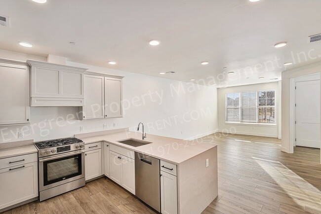 Building Photo - Beautiful Townhome in Kechter Farms!