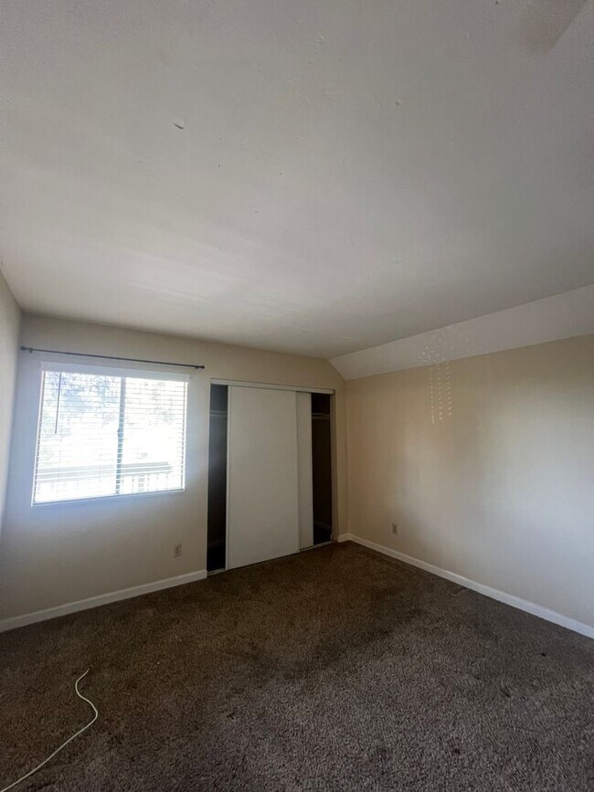 Building Photo - 2 Bedroom Condo in Mission Valley