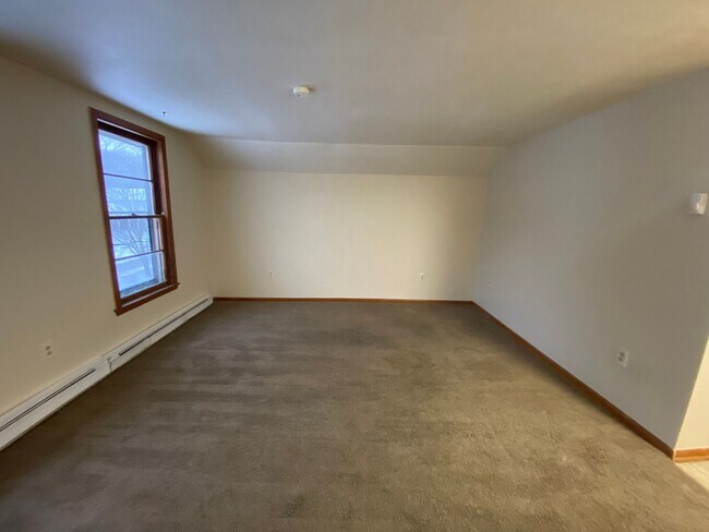 Building Photo - 826 W Highland Ave