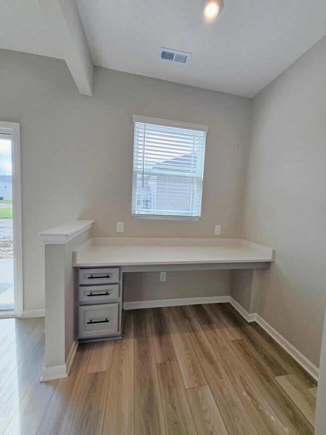 Building Photo - 8604 Apricot Wy