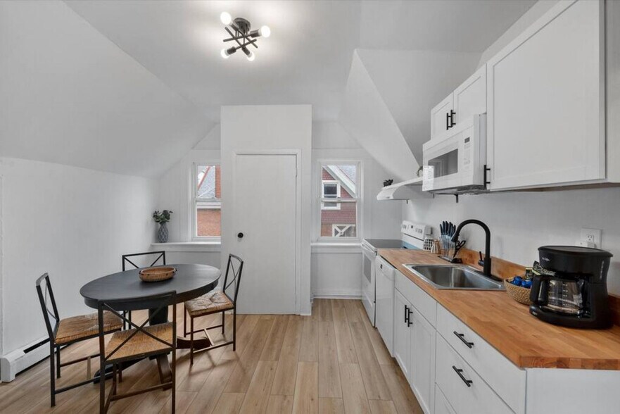 Building Photo - 242 Mccormick Pl